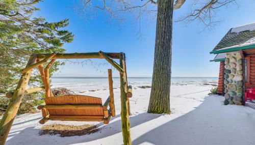 Steps to Lake Huron! Family Outdoorsy Getaway - Foto 2