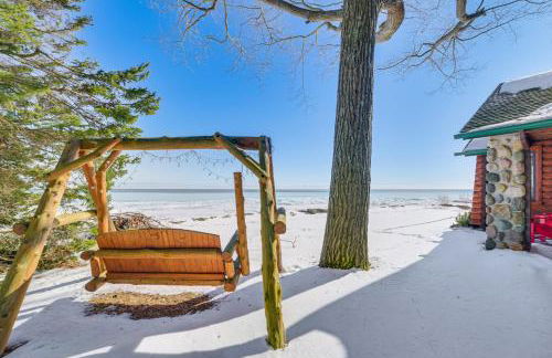 Steps to Lake Huron! Family Outdoorsy Getaway - Foto 2