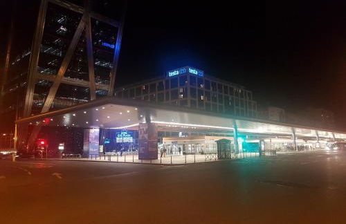 Bonito Apto Cinco Torres Plaza Castilla - Foto 73