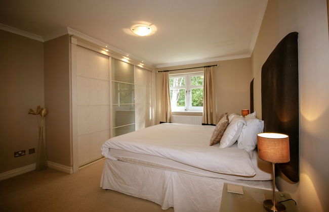 Turnberry Apartments - Photo 18