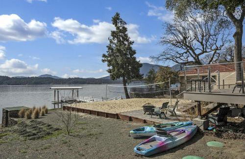 Sandy Feet Retreat -- Lakefront Retreat With Sand Volleyball Court! - Foto 11