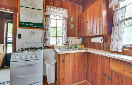 Sandy Beach and Sunset Views Cedarville Cabin 3! - Foto 9