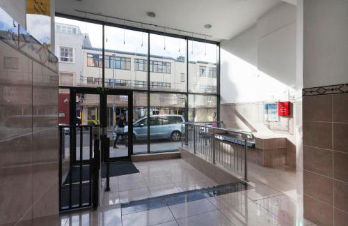 Lace Market Apartments - City Centre - 4 Beds Apartment with 2 Bathrooms and full Kitchen in George Street - close to Victoria Centre Shopping Centre - Parking for Cars & Vans from Five Pounds a Day - Sunday 1pm Check-out - Foto 2