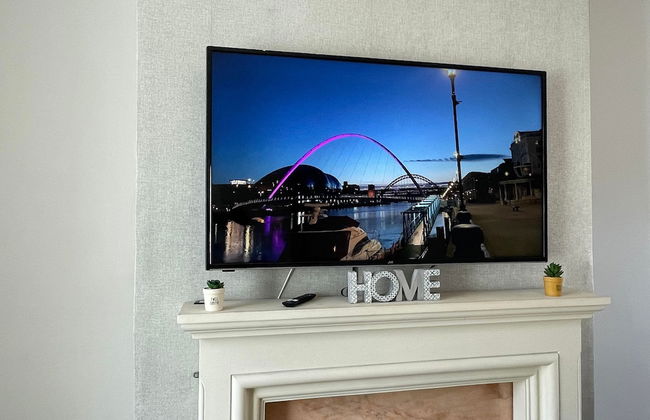 Lovely 3 Bedroom Apartment In Newcastle Upon Tyne With Free Parking - Photo 32