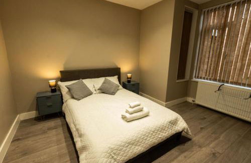 Luxury Modern Flat In Wolverhampton- Garden Views - Photo 7