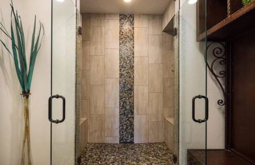 Luxury Downtown Rental (Hot Tub/Pet Friendly) - La Dolce Vita Villas #11 - Foto 8