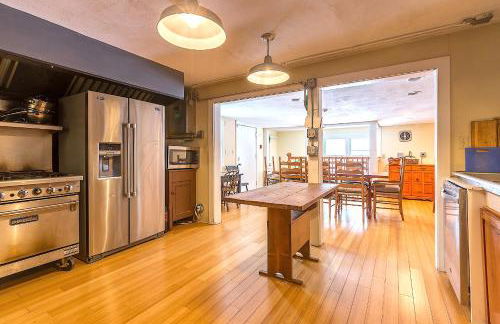 Private Tavern, Hot Tub, 8-Fireplaces, Spa Baths, Fire Pit, Baths Ensuite - Shop or Ski! - Foto 8