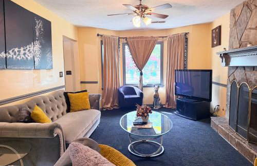 Large 3BR Home for Families and Work Stays With Fast WIFI - Foto 34