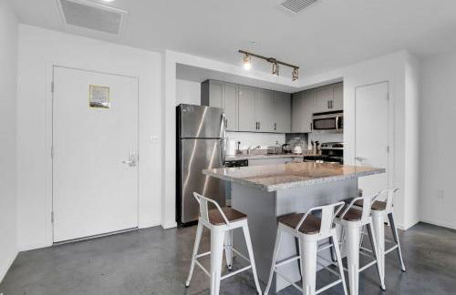 Centric 2BR In HEART of DTPHX Free Garage Parking - Foto 24