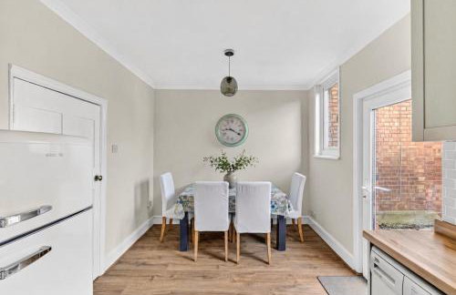 West Street House with Free Parking, Smart TV and Fast Wifi by Yoko Property - Foto 16