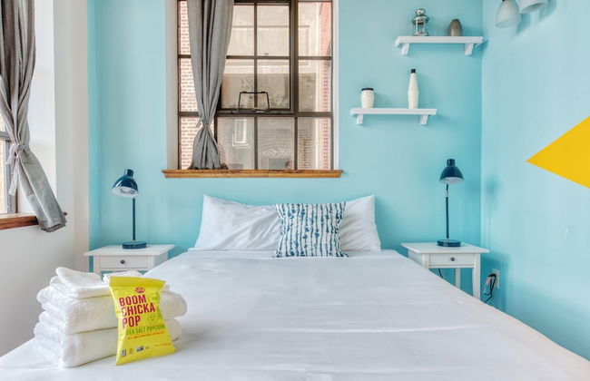 Sosuite 2BR Apt w Balcony W D Gym On-site Bar - Photo 15