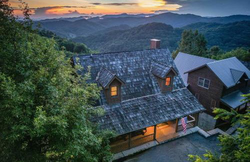 4BR Cabin with Ski Resort, Mtn Views & Hot Tub - Foto 8