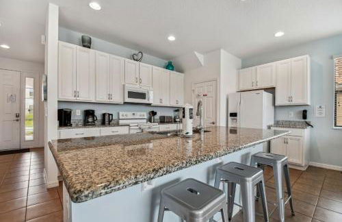 Large family friendly Vacation Home, Private Pool, Golf course location, Nr Orlando Disney Parks Florida - Photo 9