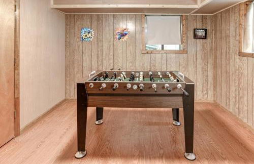 Charming Renovated Cabin with Fireplace - Foto 23