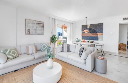 VACATION MARBELLA I Puerto Banus Sea Front, Best View, 24-7 Security, Pool - Photo 6