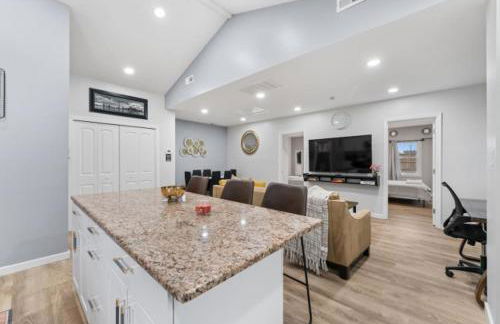 Two Dulles homes 1 price sleeps 16 w-EV parking - Foto 18