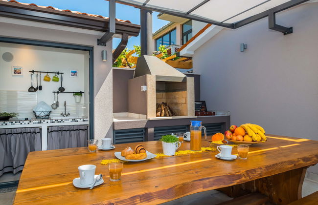 Villa with Swimming Pool, Outdoor Kitchen, Sauna, Hot Tub, Play Area, Sea View - Foto 63