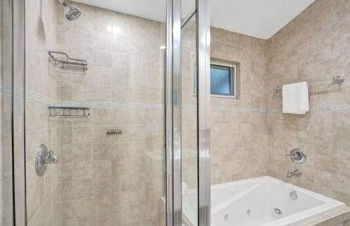 Tropical Oasis 2BR w Pool - Foto 26