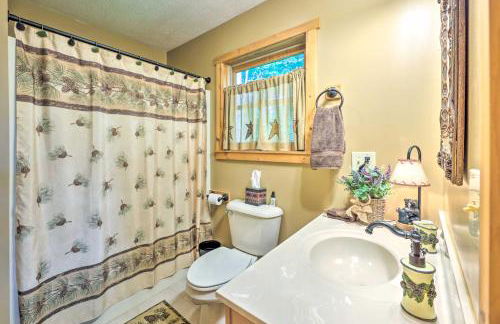 Slaty Fork Escape with Mountain View and Hot Tub! - Foto 23