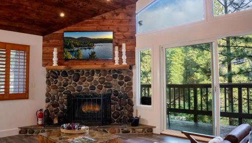 The Mighty Pines Retreat + Large Patio + BBQ+View! - Foto 5
