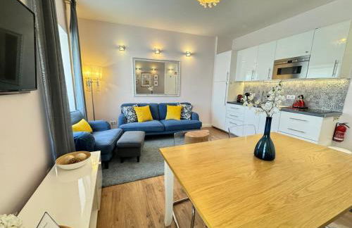 Charming Historic Lisbon Bairro Alto Apartment - Photo 15