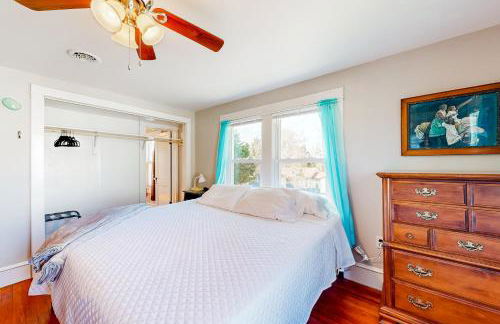 Yard, Porch and Fire Pit! Century-Old Hebron Escape - Foto 22