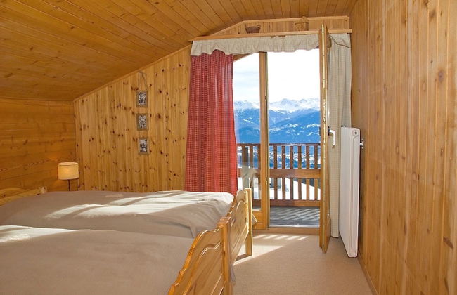 Outstanding Chalet for Groups South Facing Breathtaking Views all Year Round - Photo 2