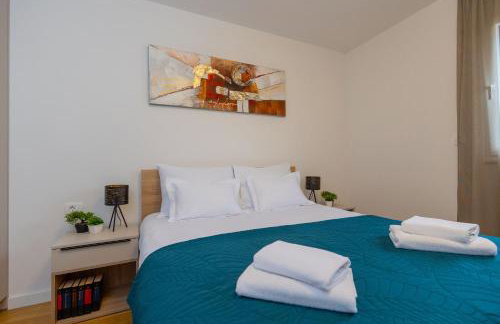 Apartment - free parking in garage , mountain and seaview , quiet neighbourhood - Photo 21