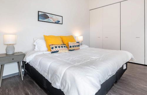 1BR City Loft With Modern Glass Views - Foto 10