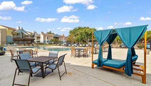 Modern City Getaway 2B - Sleeps 6 - Pool, Prkg - Foto 5