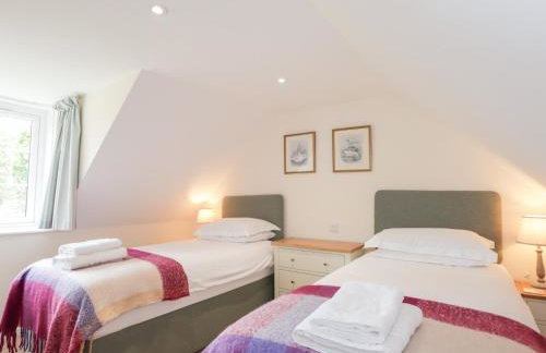 South Cottage - Photo 11