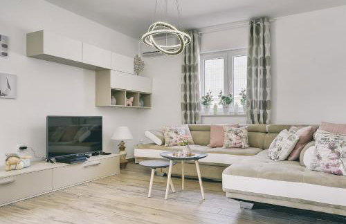 Top Villa mit privatem Pool, WLAN, Sonnenliegen, Terrasse und eigenem Grillbereich - Foto 6