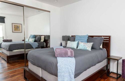 Chic SD Basecamp - Walk to Downtown - Foto 4