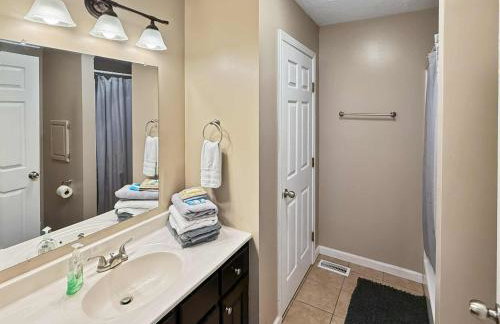 Comfy King Bed Townhouse with Outdoor Sitting Area - Foto 7