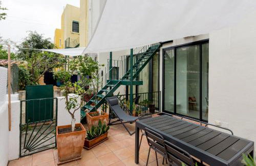 Stylish 2-Bedroom Apartment with Terrace in Alcântara - Photo 43