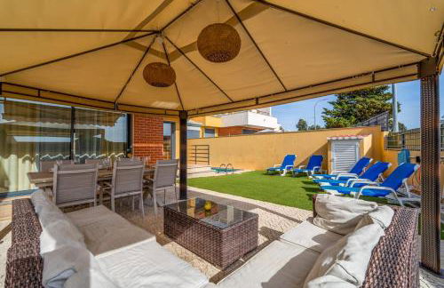 Stunning Villa with Pool - Foto 33