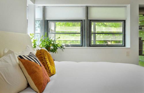 The Architect's Modern Castle - Photo 31