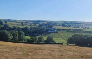 Cwm Uchaf Holiday Home, hot tub and horse view! - Photo 22