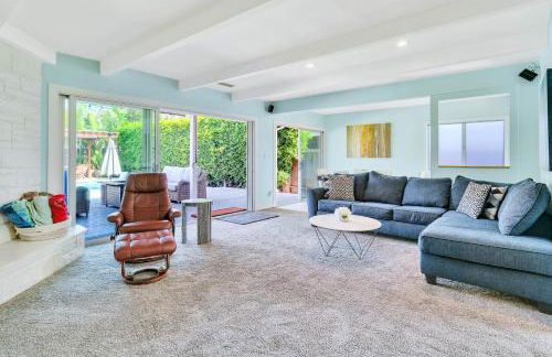 Modern Pool house with hot tub and relaxing backyard - Foto 36