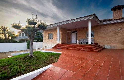 Casa Chalet Villa con piscina, jardín y aire acondicionado cerca de Valencia en La Eliana-L'Eliana - Foto 57