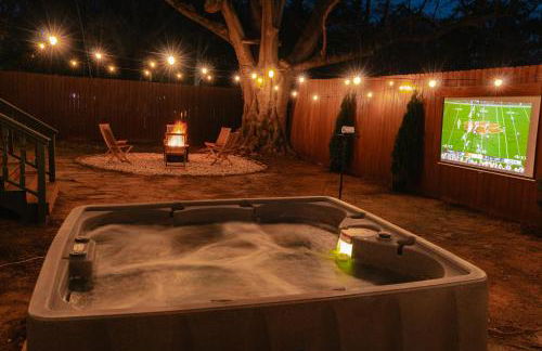 Speakeasy, Hot Tub, Putt Putt, Outdoor Theatre, 8 minutes from Downtown Greenville - Foto 2
