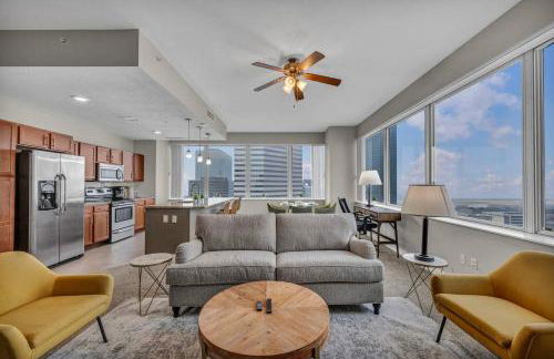 Luxury 21st Floor Penthouse | Great Downtown VIEWS - Photo 7
