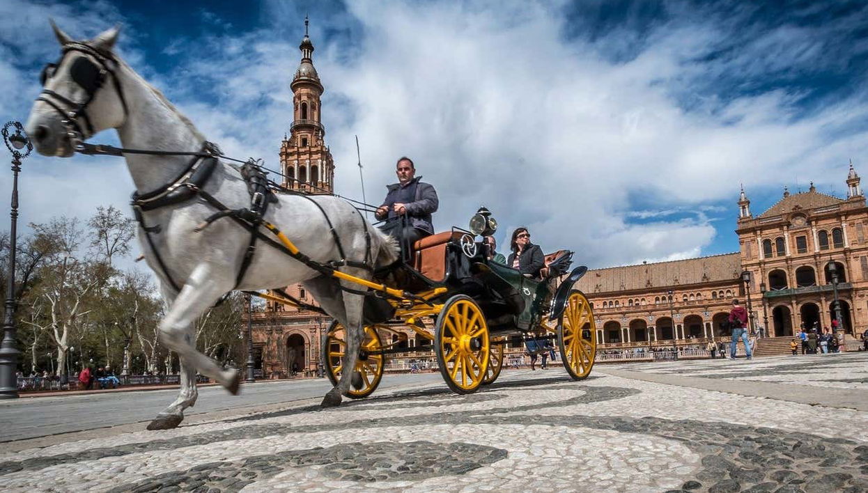 Seville Day Trip - Photo 2, Exploring the Plaza de España