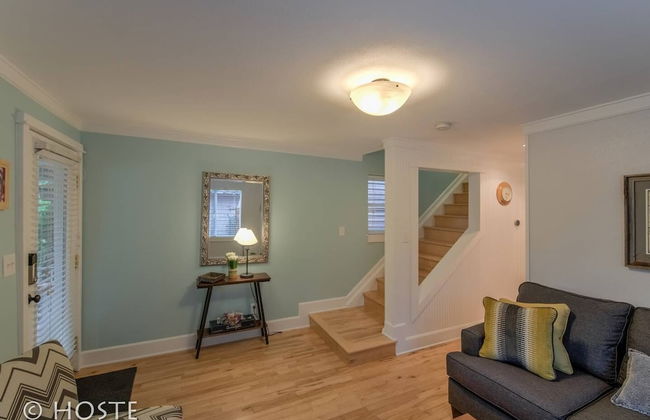 Perfect Cottage Downtown Great Patio! - Photo 19