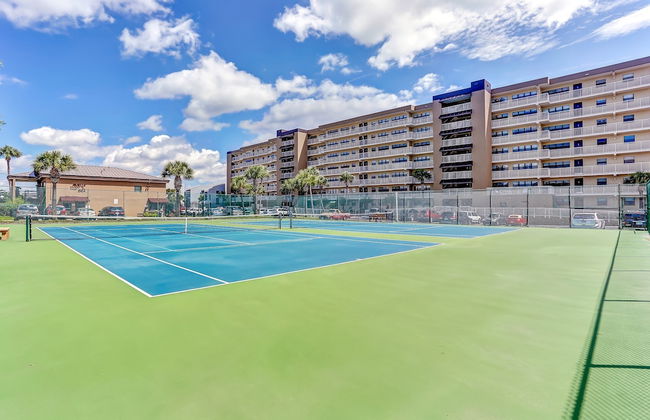 Beach Condo Miles-long Views Sand and Sea, Access to Private Fishing Pier by RedAwning - Foto 17