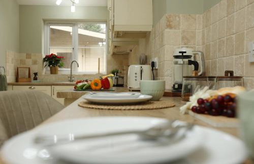 Orchard Place By N And N Stays, Perfect for corporate, contractor teams and families visiting the area, 3 Bed House with Private Parking, Semington Near Bath - Foto 43