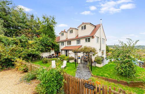 Whimsical Countryside Escape with Sprawling Garden - Foto 36