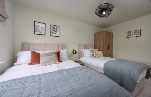 Luxuriou 5 Bedroom House By Homebird Property Management Short Lets & Serviced Accommodation Leeds With Private Parking & Free WiFi - Foto 31