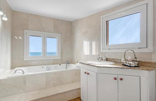 Villa Infinity I Sea Views I Pool I Jacuzzi I BBQ - Foto 24