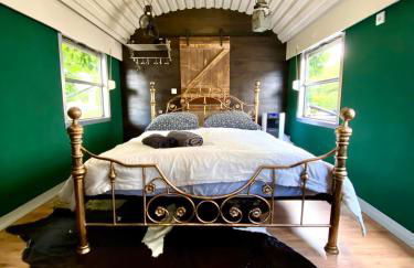 Gleis 1, Eisenbahn Waggon mit Whirlpool und Ofen - Foto 1